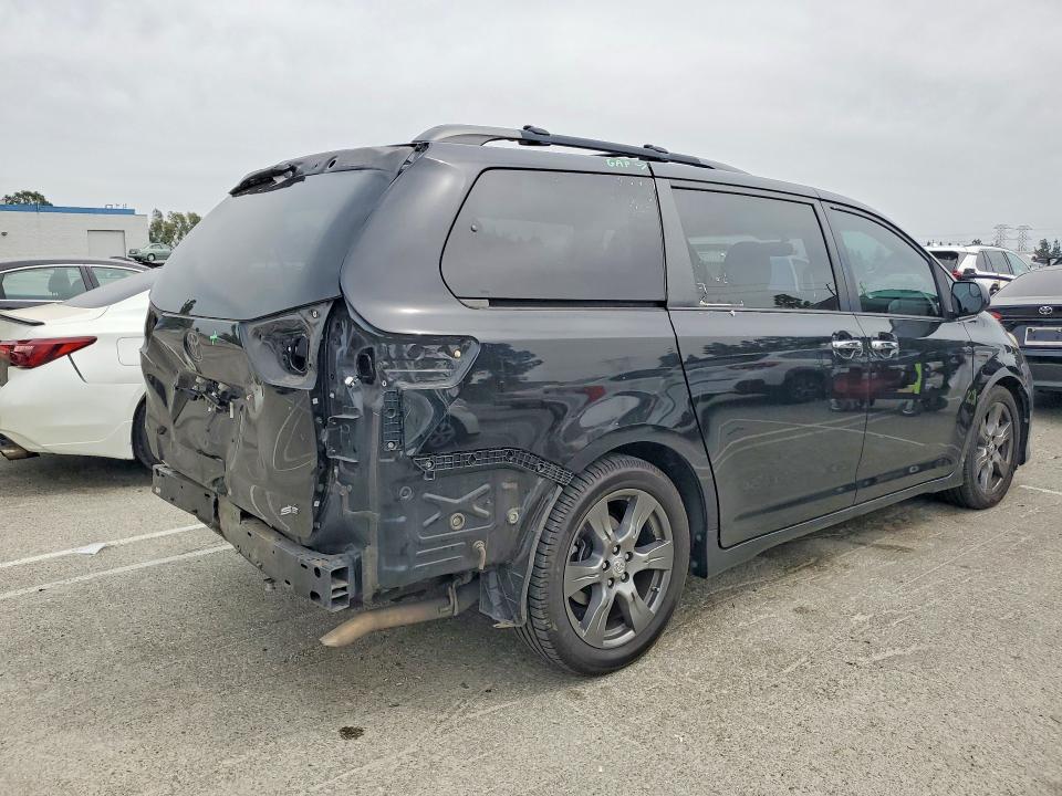 2017 Toyota Sienna se 8-passenger