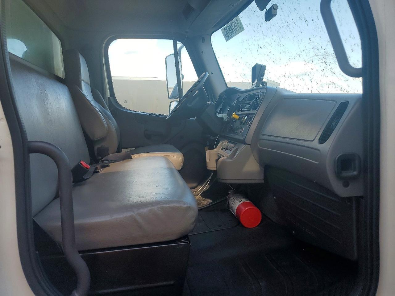 2016 Freigliner 2016 Freightliner Business Class M2 BOX Truck