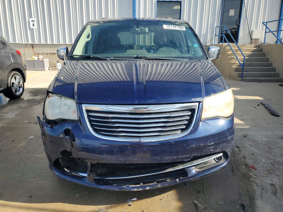 2013 Chrysler Town & Country Touring l