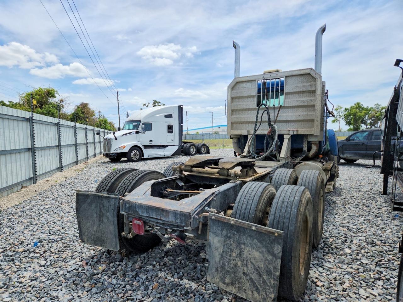 2000 Mack CH613 Semi Truck