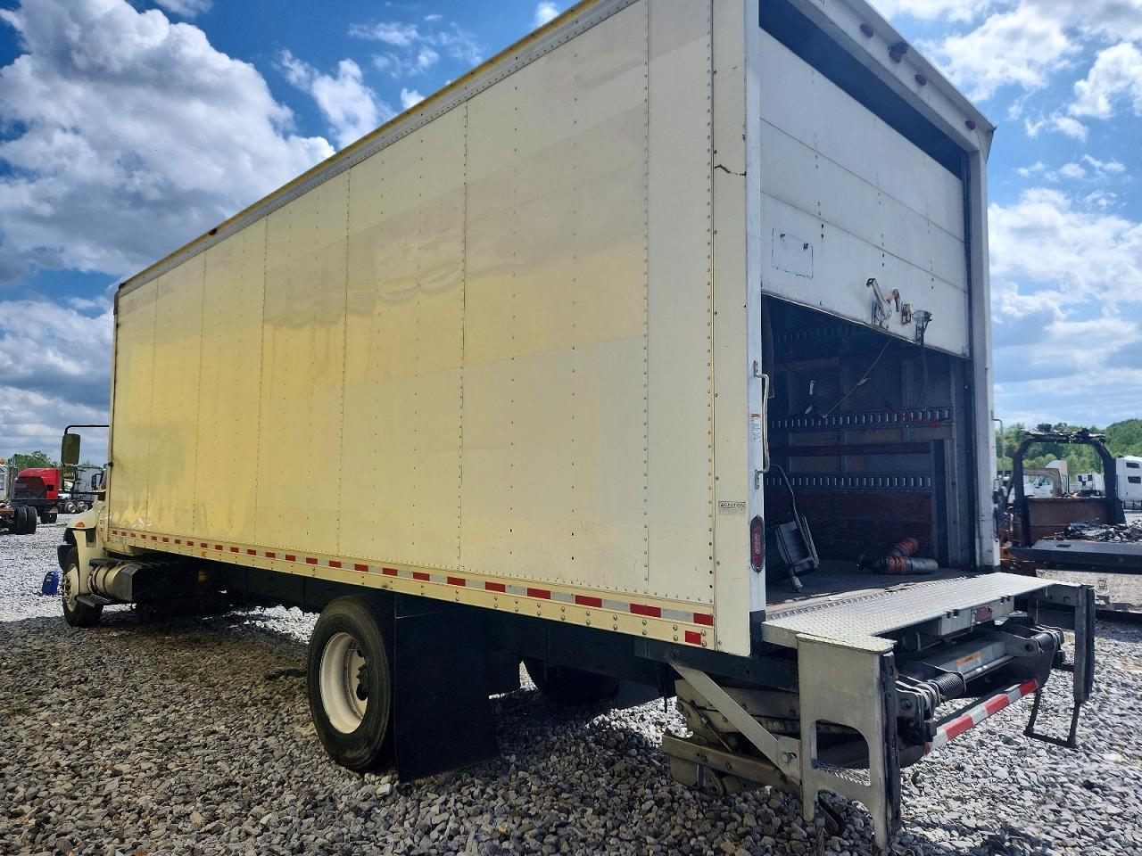 2018 International 4300 BOX Truck
