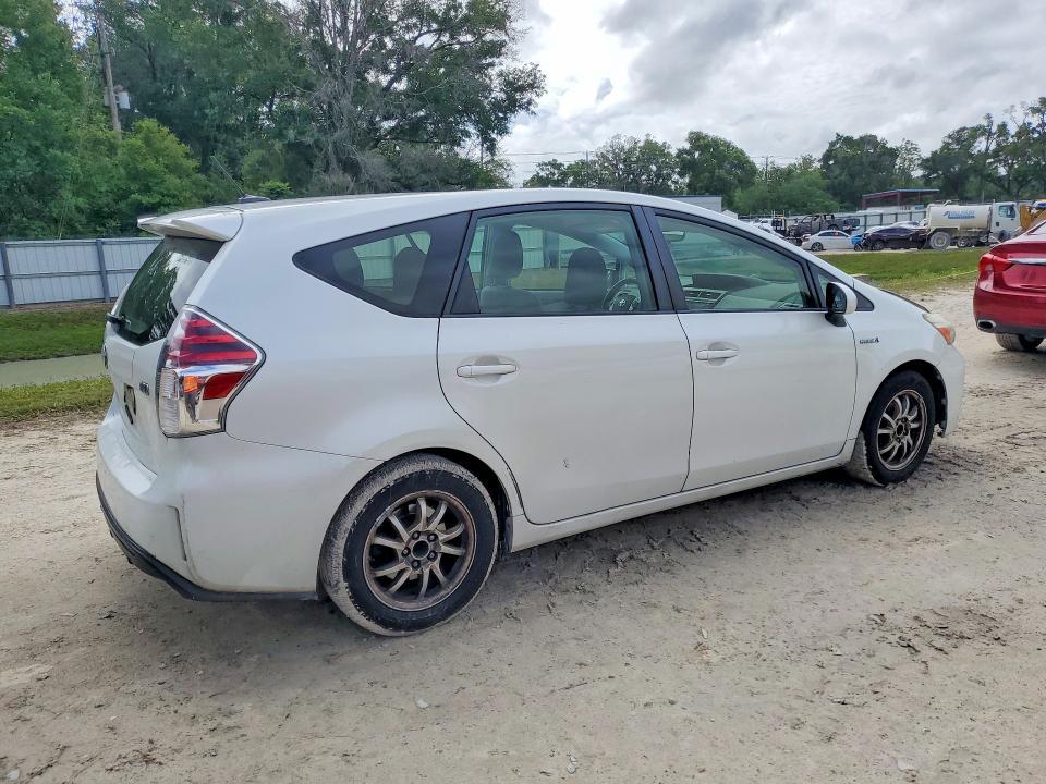 2016 Toyota Prius v Three