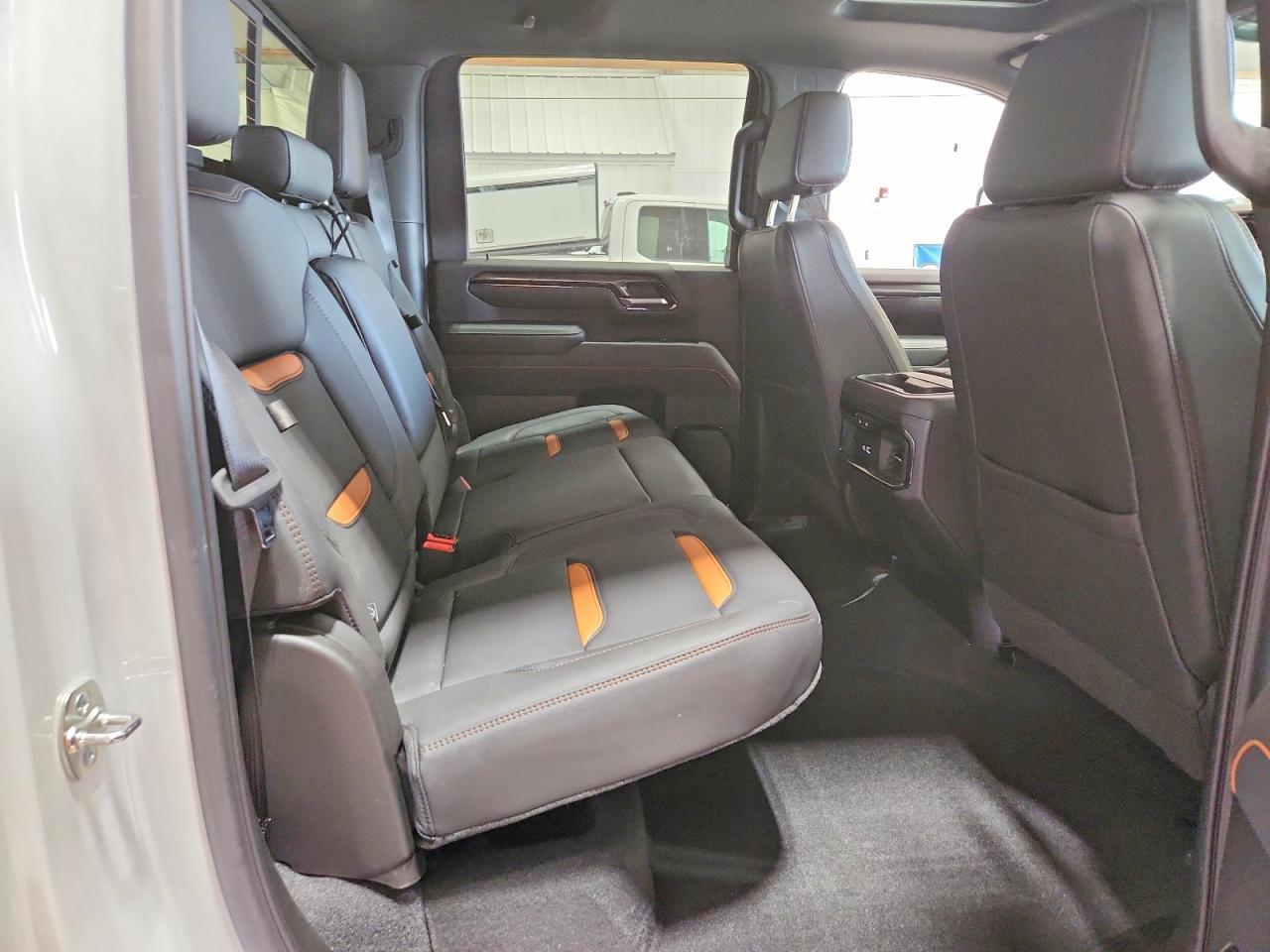 2025 GMC Sierra K2500 AT4