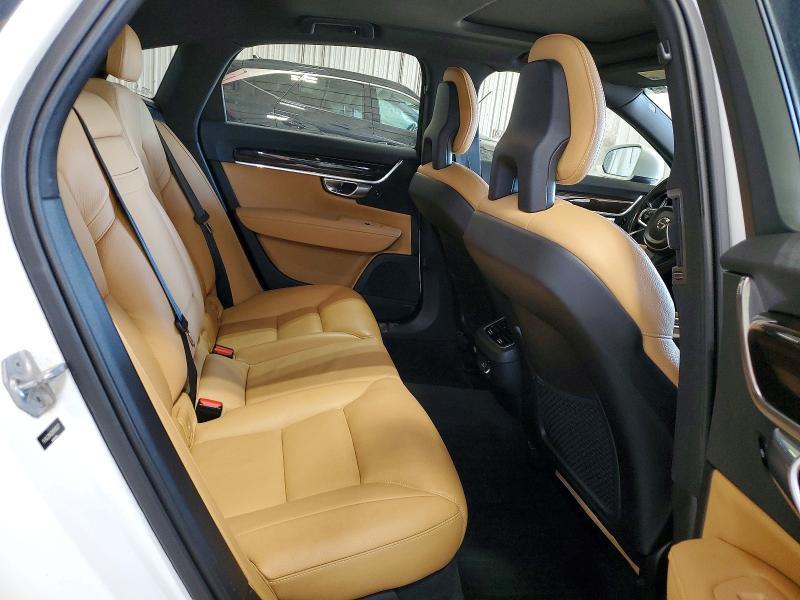 2017 Volvo S90 T6 Momentum