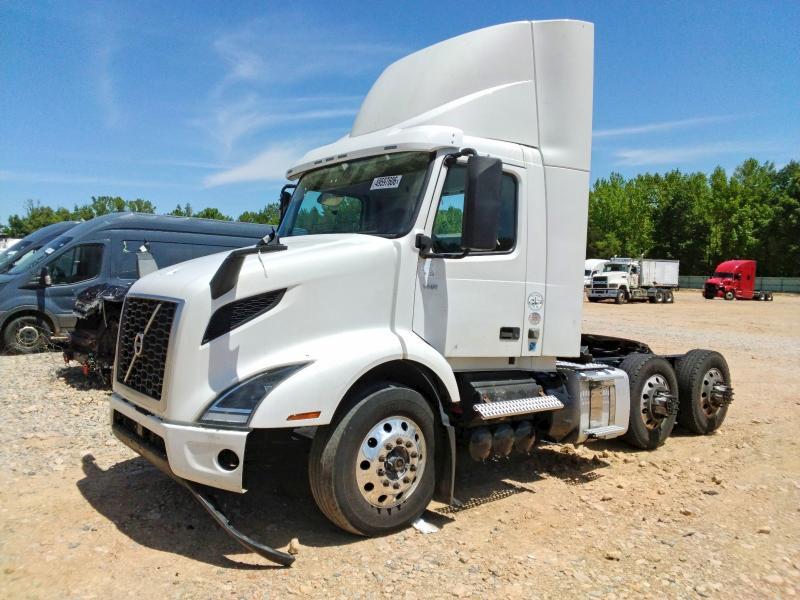 2020 Volv O VNR Semi Truck