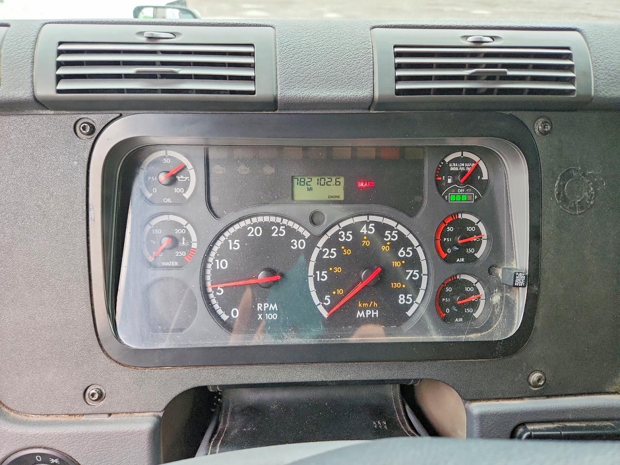 2013 Freightliner Cascadia Semi Truck
