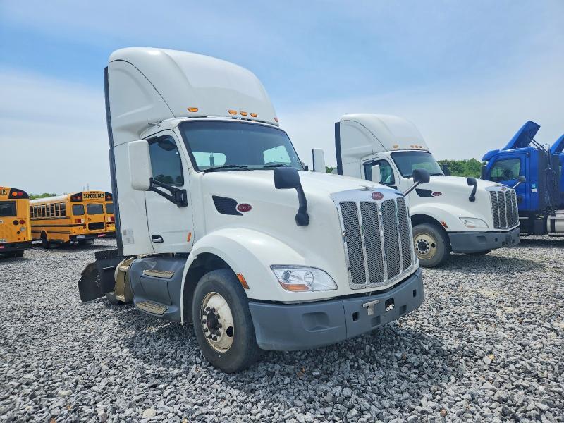 2018 Peterbilt 579 Semi Truck
