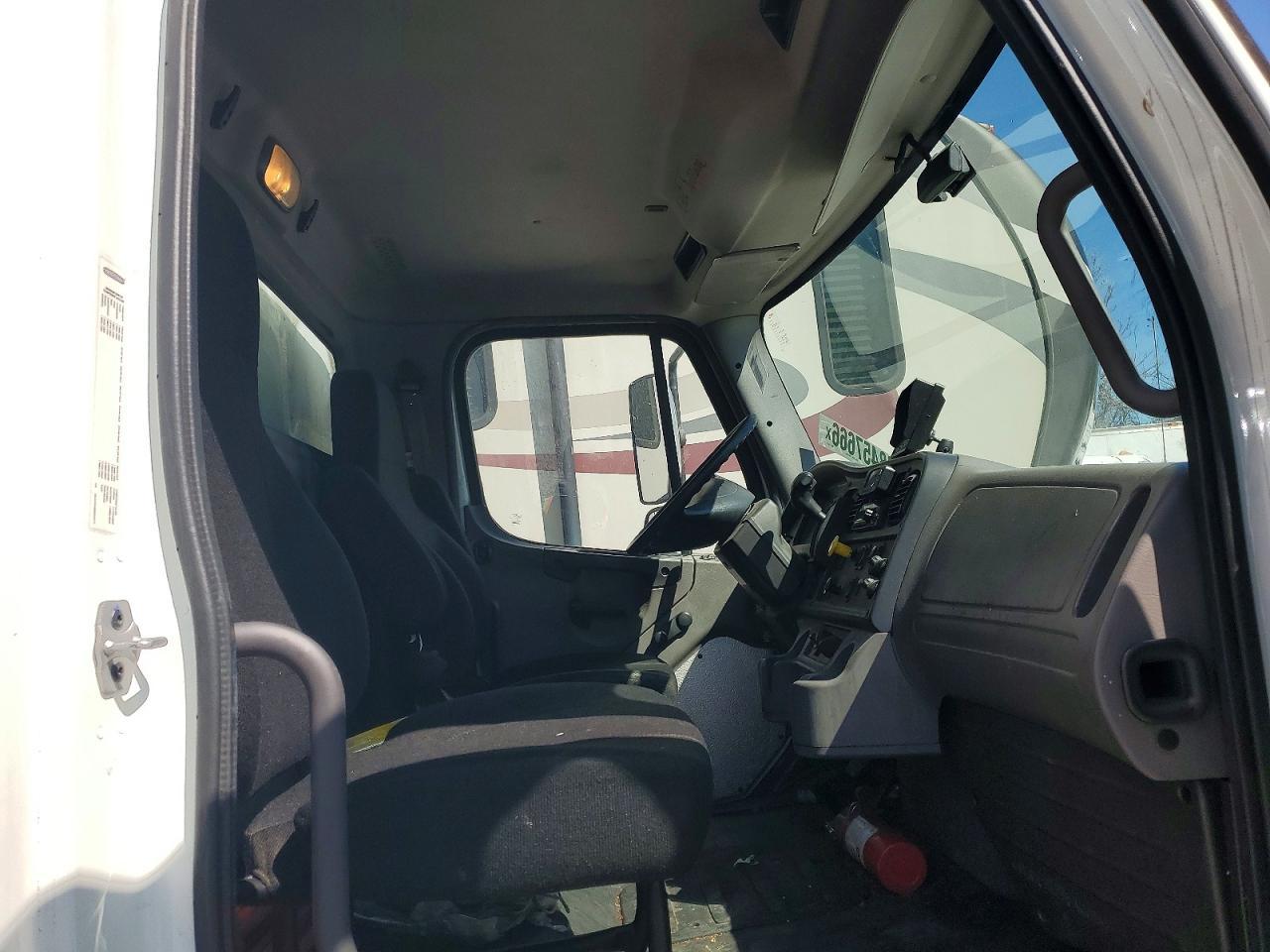 2019 Freightliner Business Class M2 BOX Truck