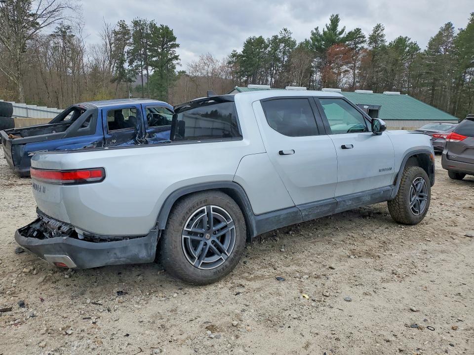 2025 Rivian R1T Adventure
