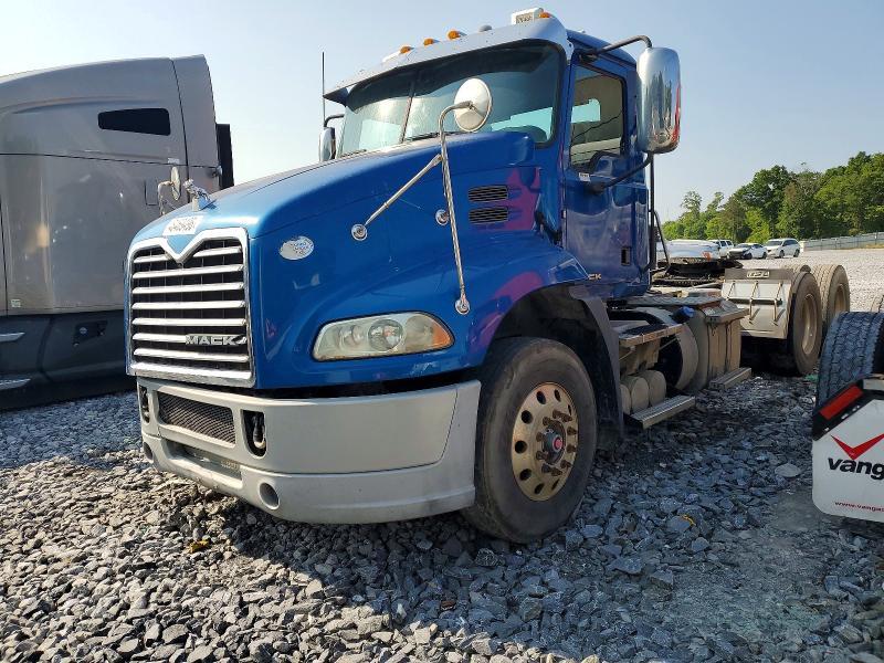 2016 Mack CXU613 Semi Truck
