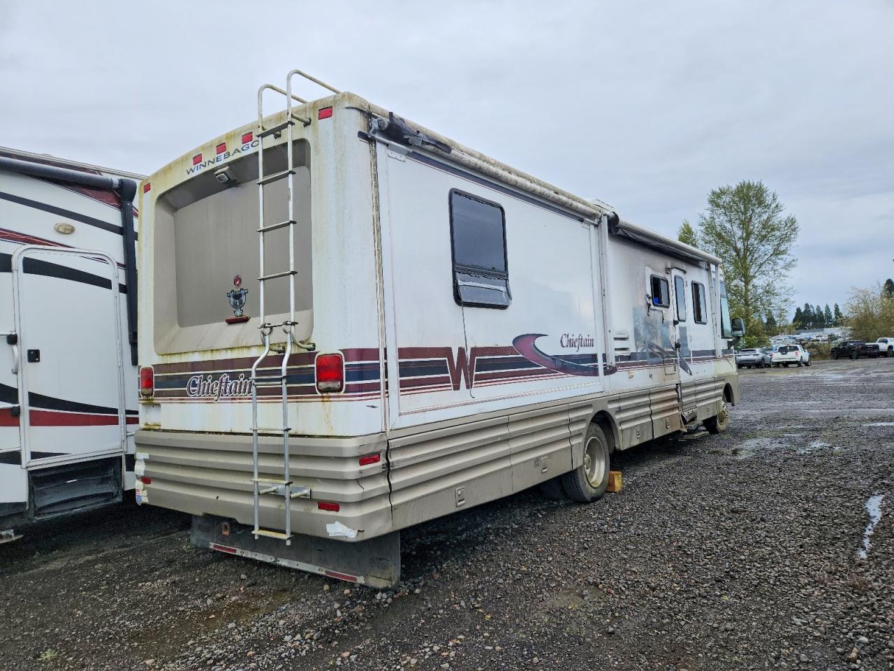 1999 Winnebago Cheiftain RV