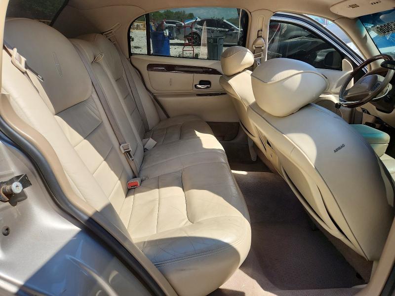 2001 Lincoln Town car Signature