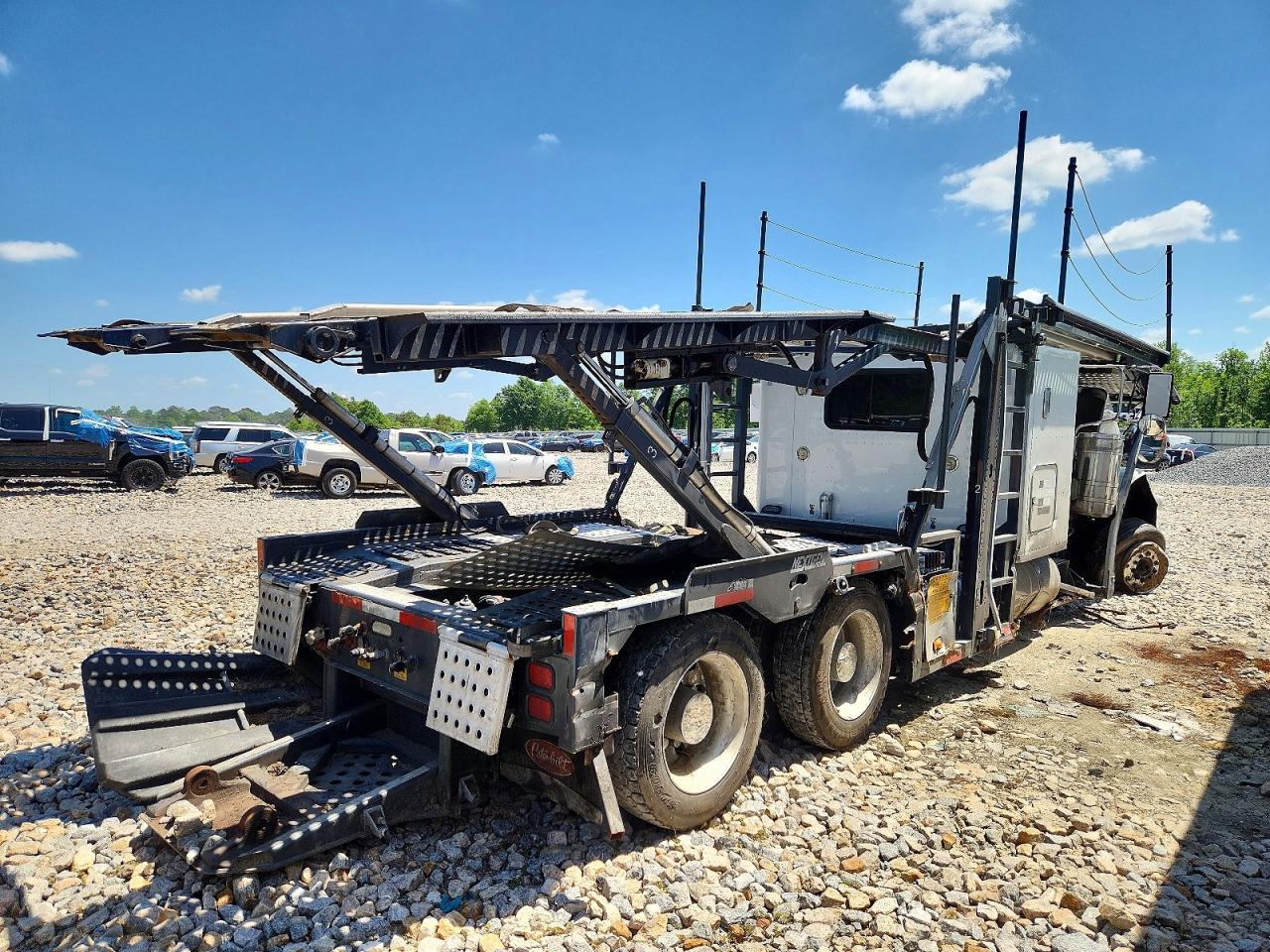 2020 Peterbilt 389 Car Hauler Truck