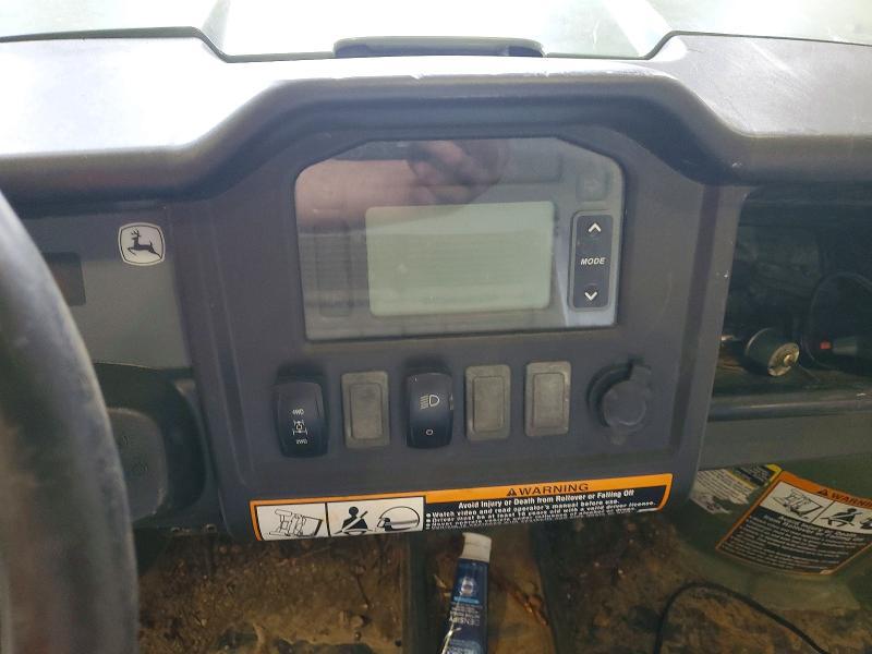 2017 John Deere 825i