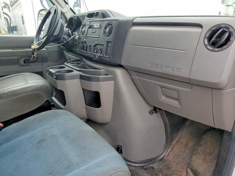 2017 Ford Econoline E450 Super Duty Cutaway Van