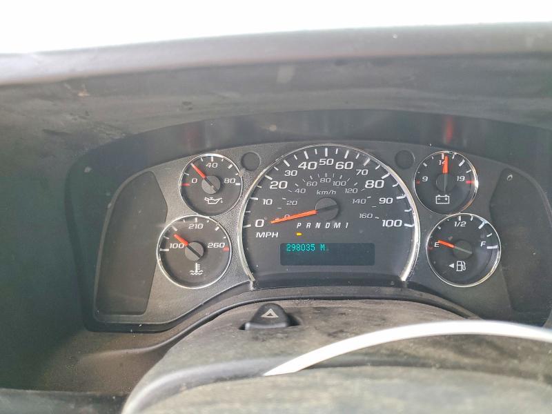 2013 Chevrolet Express box Truck