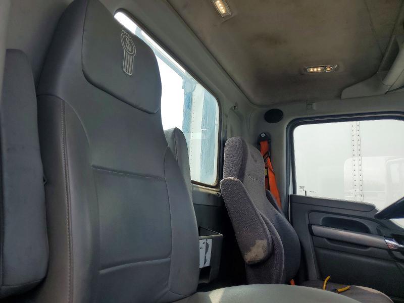 2016 Kenworth T680 Semi Truck
