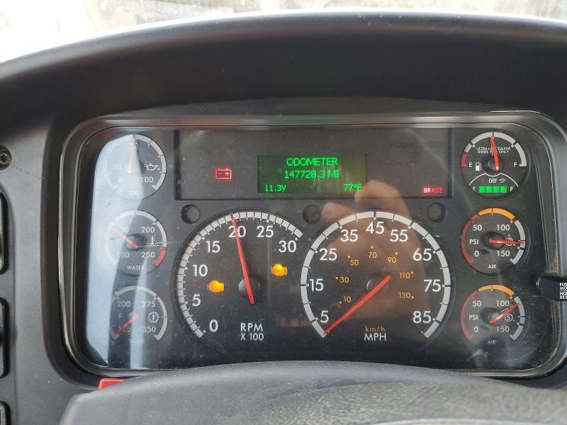 2016 Freightliner Business Class M2 Semi Truck