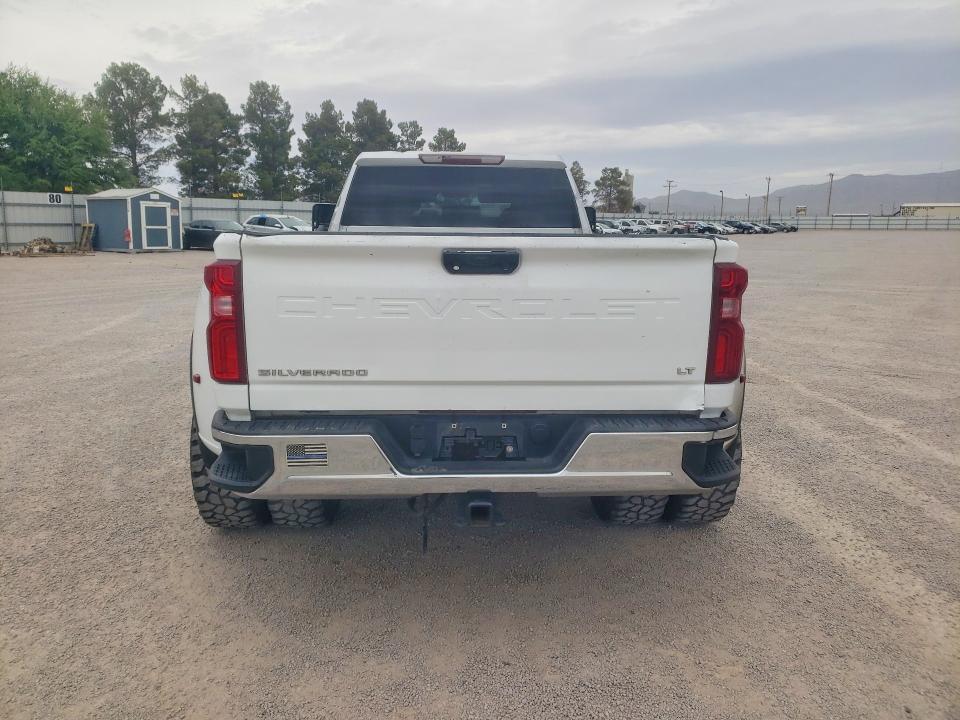 2022 Chevrolet Silverado K3500 LT