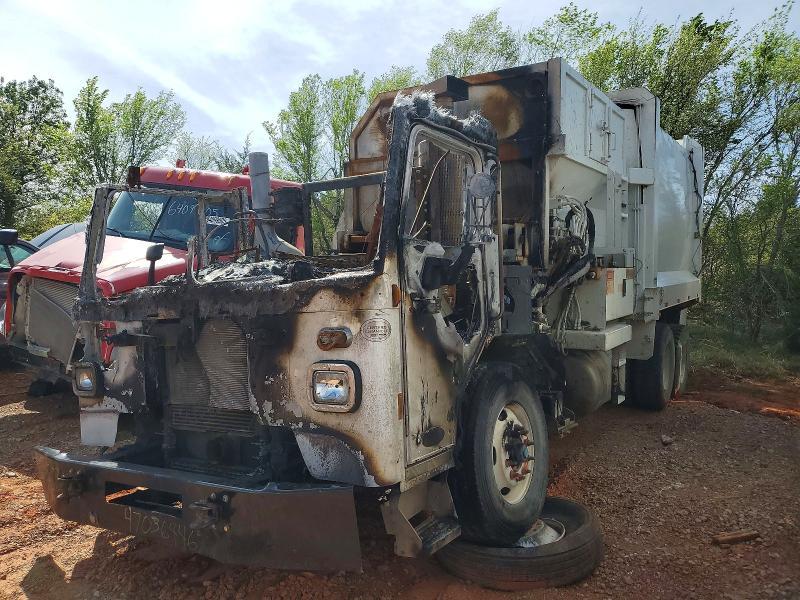 2022 Peterbilt 520 Refuse Truck