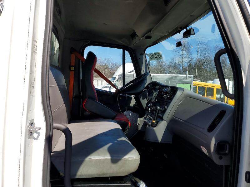 2018 Freightliner Business Class M2 box Truck