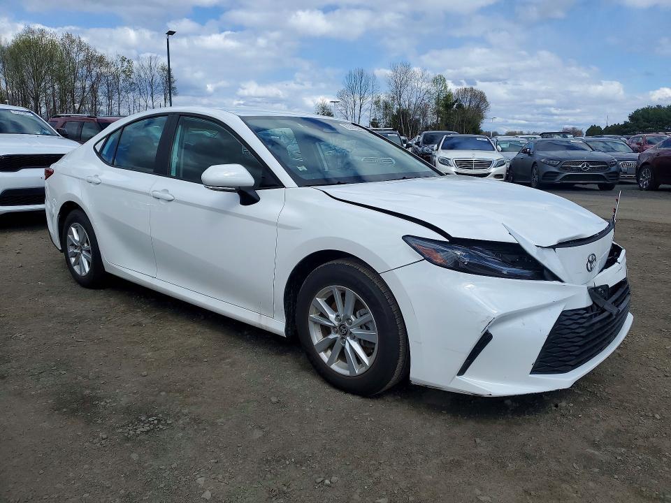 2025 Toyota Camry le