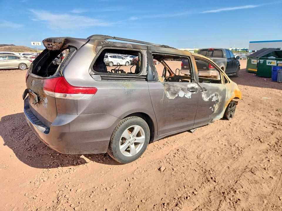 2012 Toyota Sienna le 8-passenger