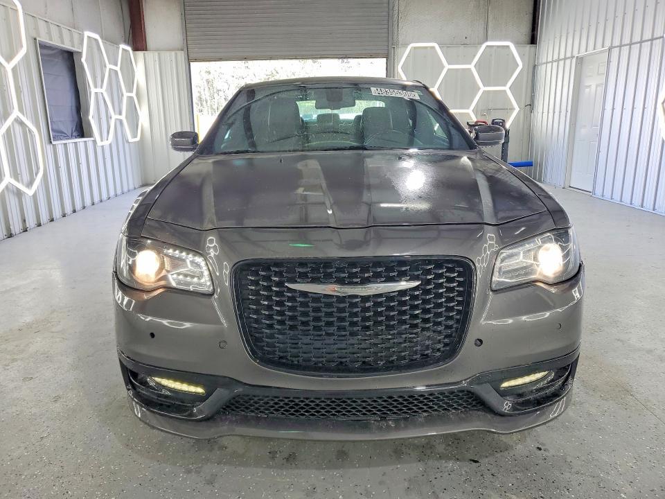 2018 Chrysler 300 s
