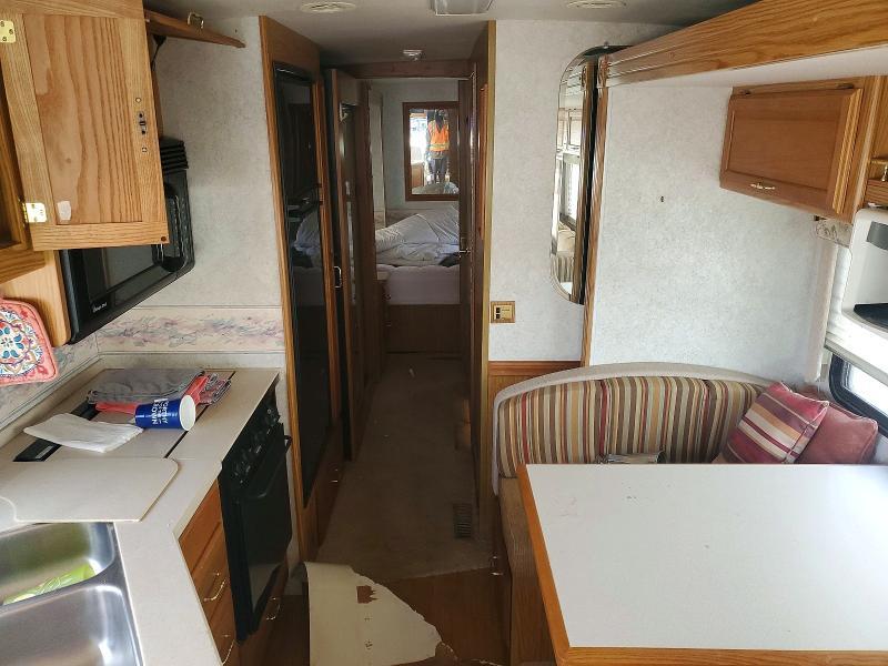 2000 Ford 2000 Adventure RV