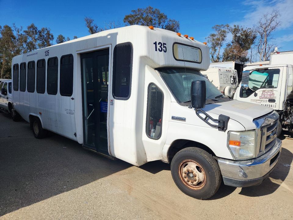 2016 Ford Econoline E450 Super Duty Cutaway Van