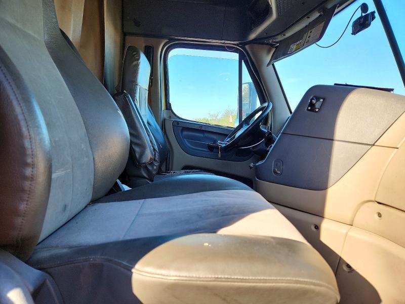 2017 Freightliner Cascadia 125 Semi Truck