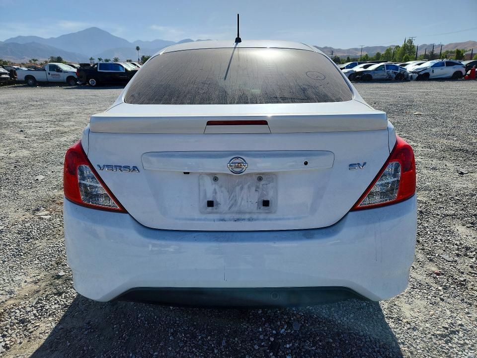 2018 Nissan Versa sv