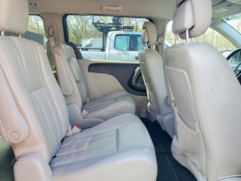 2013 Chrysler Town & Country Touring