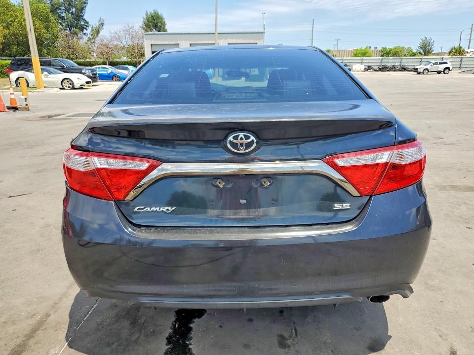 2015 Toyota Camry se