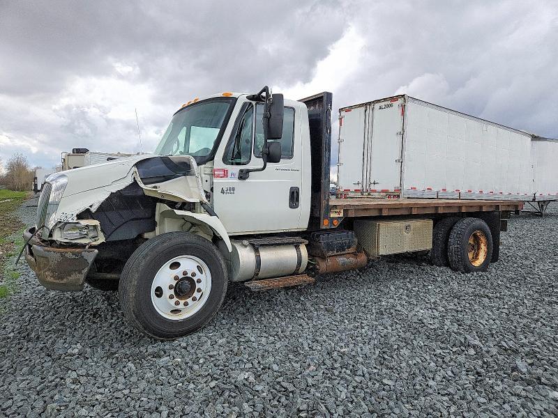 2006 International 4300 Flatbed Truck