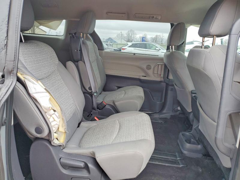 2021 Toyota Sienna le 8-passenger