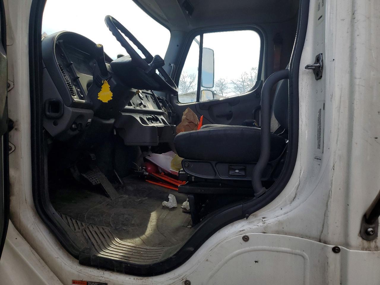 2020 Freigliner 2020 Freightliner Business Class M2 BOX Truck