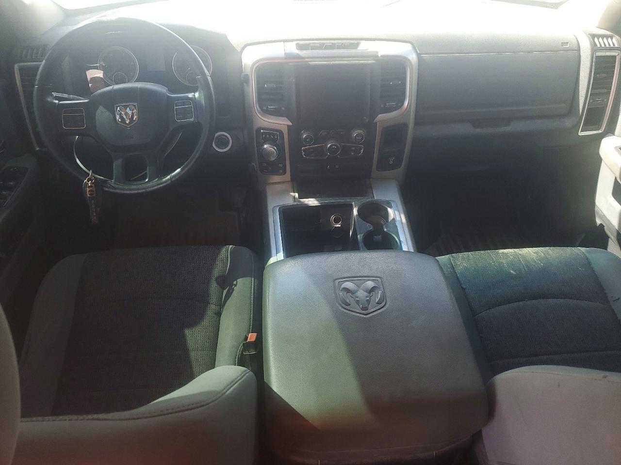 2015 Dodge RAM 1500 SLT