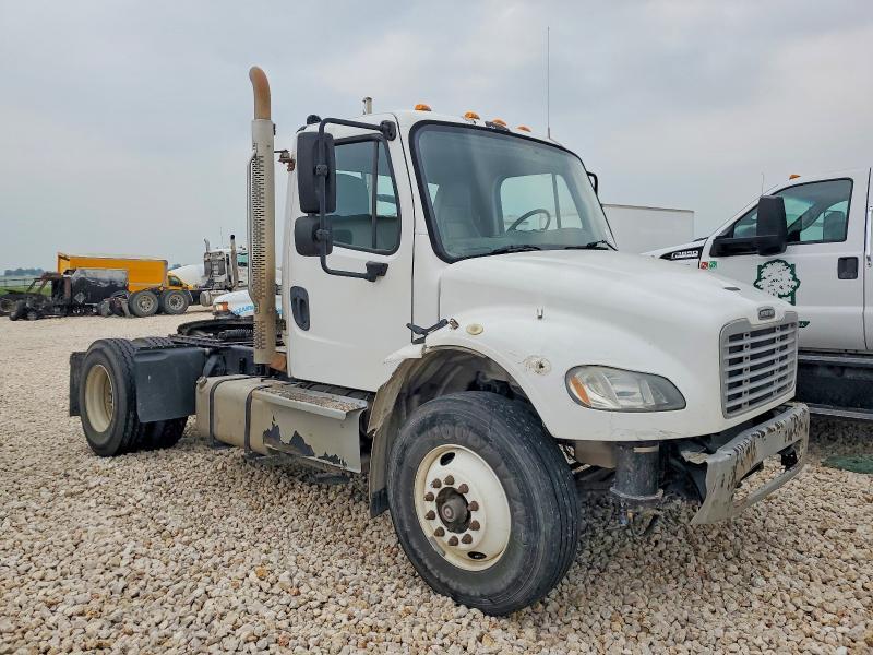 2016 Freightliner M2 106 MED
