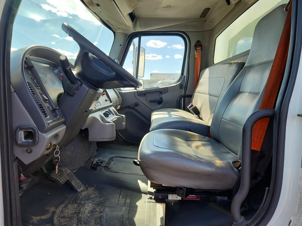 2007 Freigliner 2007 Freightliner Business Class M2 BOX Truck
