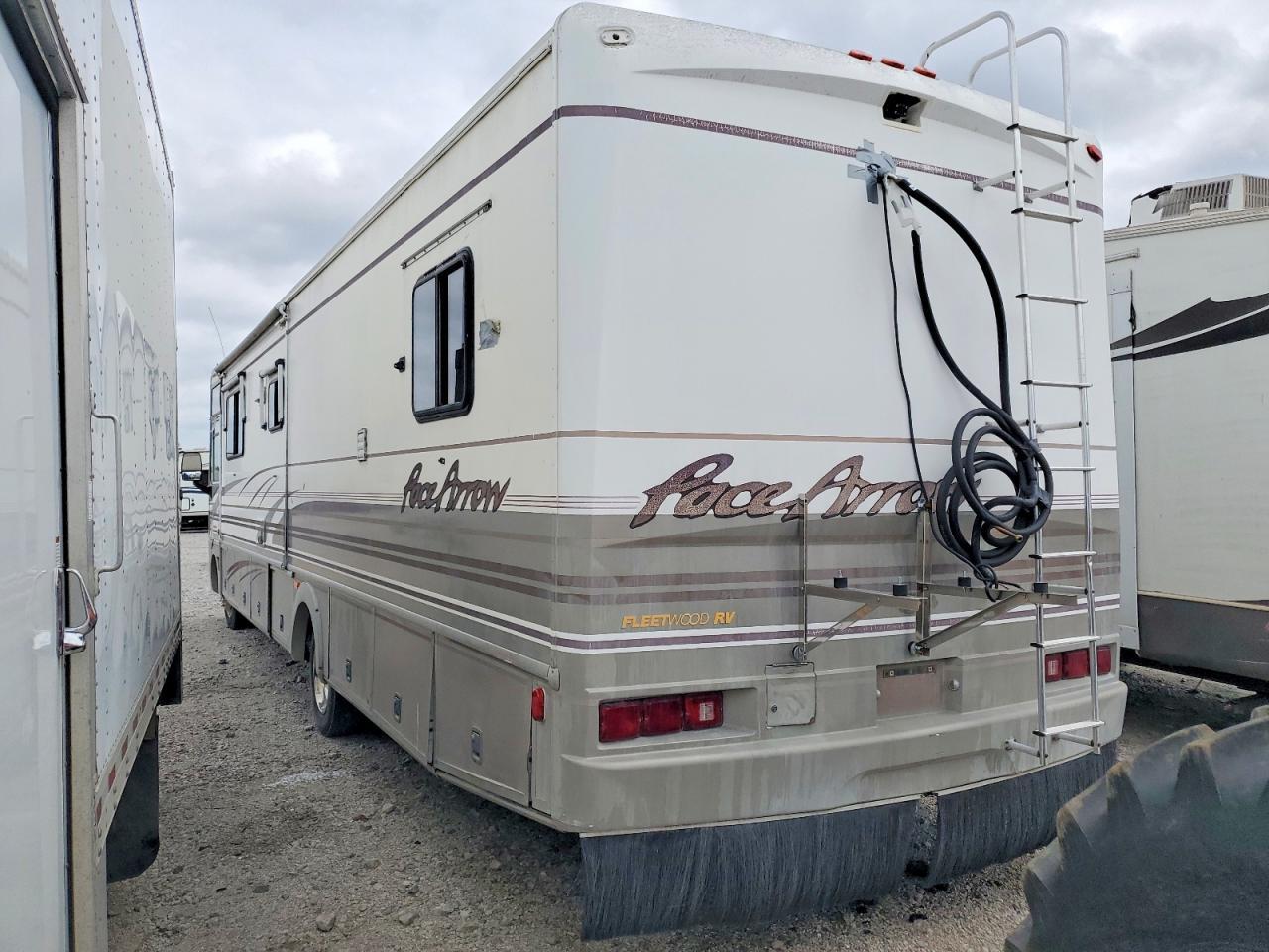 2000 Fleetwood Pace Arrow RV