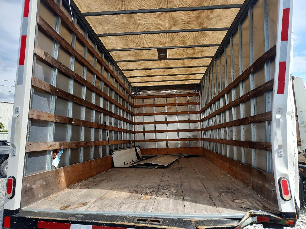 2022 Isuzu NPR HD BOX Truck