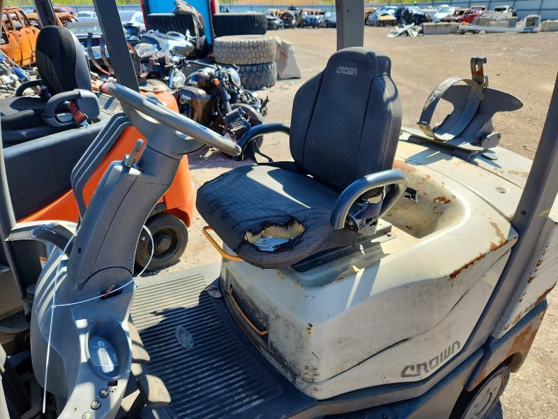 2011 Crownline Forklift