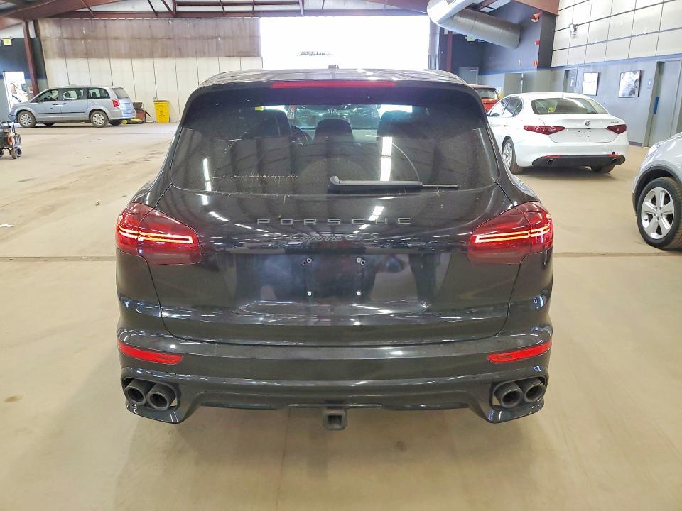 2016 Porsche Cayenne gts