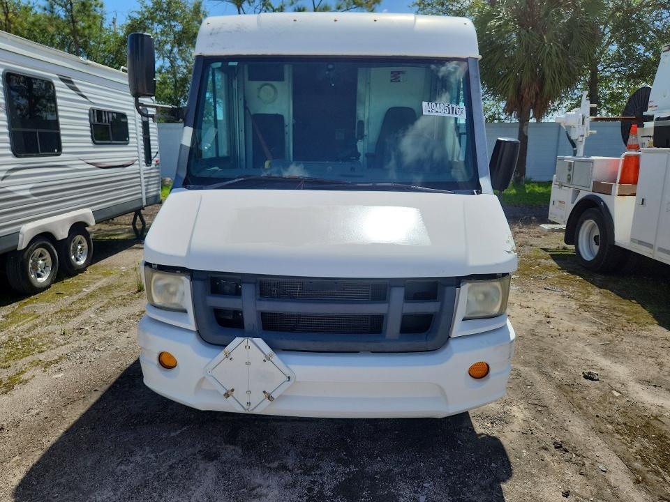 2013 Isuzu NPR Delivery Truck