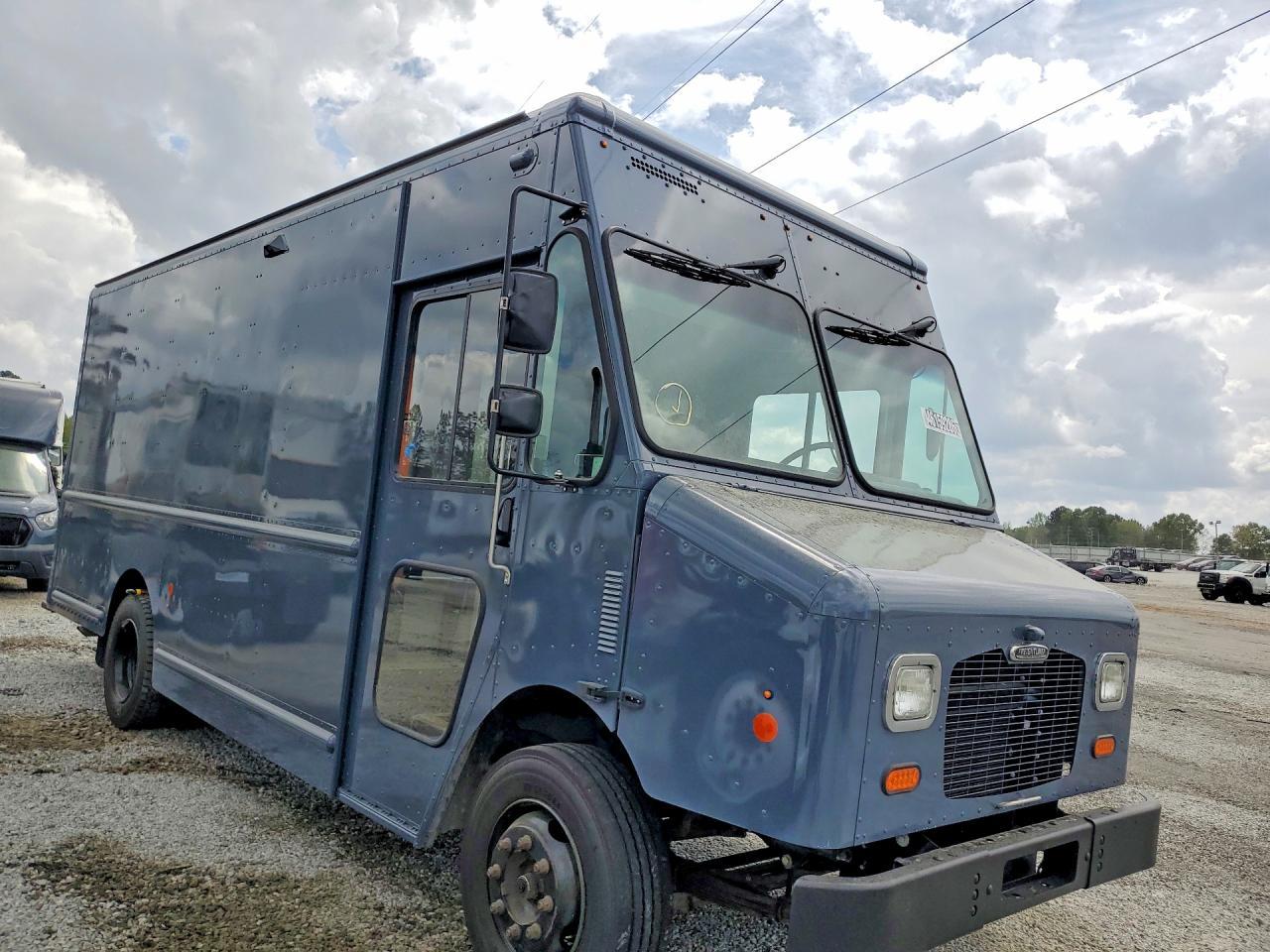 2021 Freightliner MT45G Chassis Delivery Truck