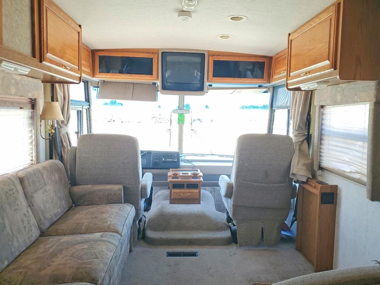 1999 Winn Ebago Adventurer RV