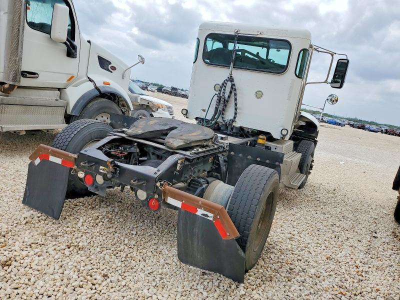 2017 Peterbilt 348 Semi Truck