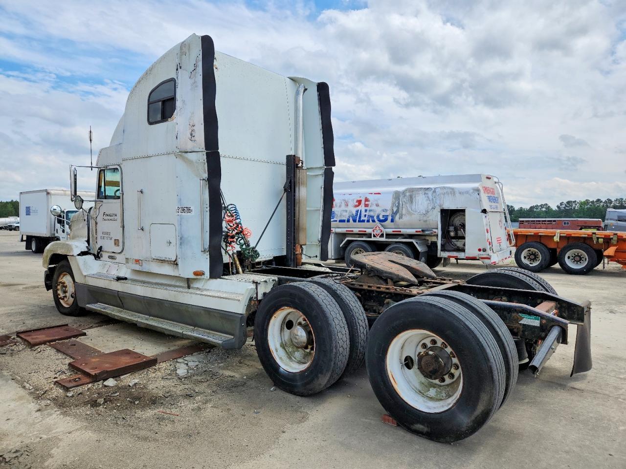 1999 Freightliner Conventional FLD120