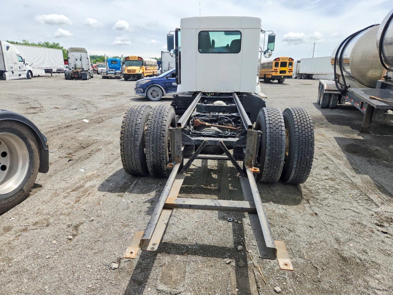 2013 Kenworth T370 Truck Cab AND Chassis